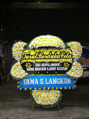 Papan Bunga Duka di Serang